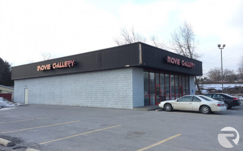 Free Standing Building on High Traffic Street